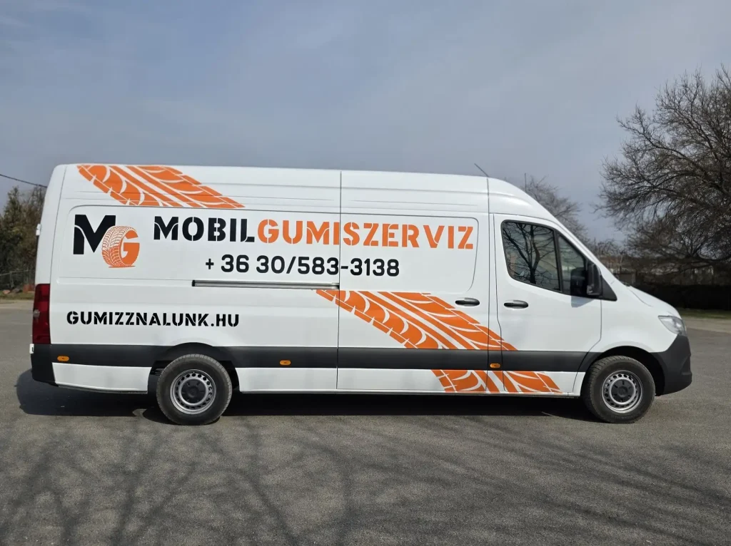 Mobil gumiszervizünk a helyszínen végzi a gumicserét és defektjavítást – gyorsan és kényelmesen, műhelybe menet nélkül.